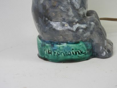 PIED DE LAMPE en faïence polychrome figurant...