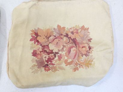 AUBUSSON. Tapisserie de 3 sièges et d'un...