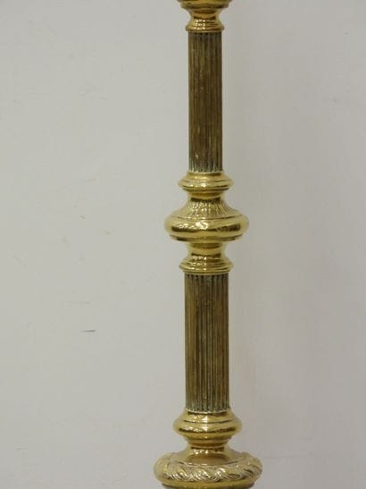 LAMPADAIRE colonne en laiton. H: 140 cm ...