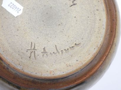 VASE pansu en grès émaillé, signé au revers...