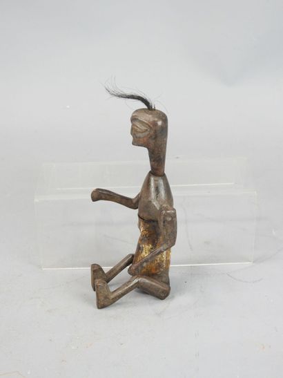 LOMBOK, Indonésie.
Deux statuettes en os...