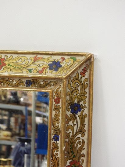 Miroir rectangulaire en fixé sous verre à...