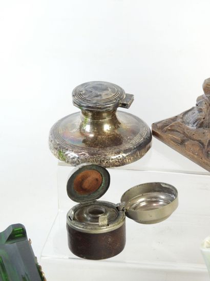 7 ENCRIERS en bois, verre pressé moulé, porcelaine...