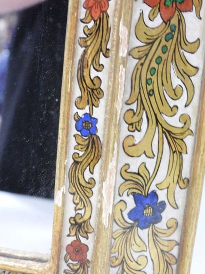 Miroir rectangulaire en fixé sous verre à...