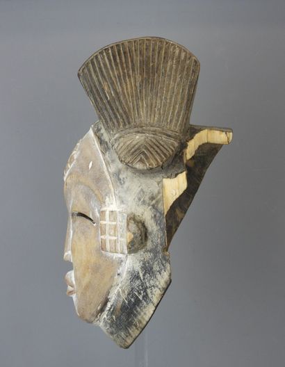 PUNU, Gabon. Bois, pigments naturels. Très...