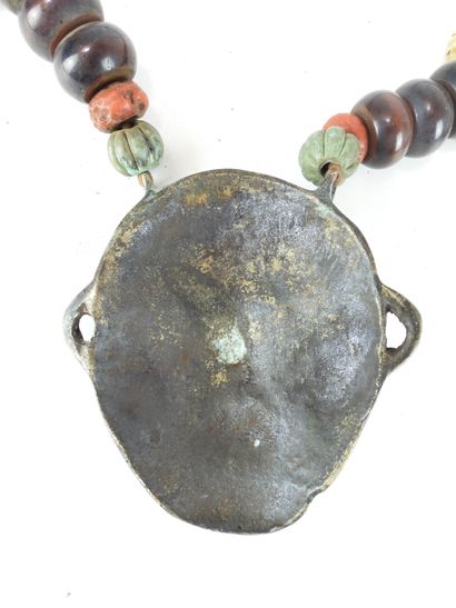 NAGA, Nagaland, Inde.
Laiton, perles, coquillage,...