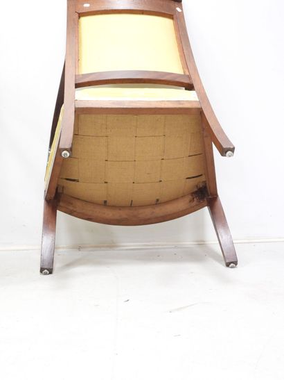 PAIRE DE FAUTEUILS en acajou et placage d'acajou...