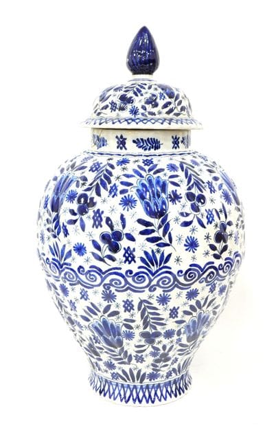DELFT - Pot couvert en faïence à décor en...