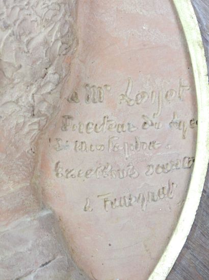 Léon FOURQUET (1841-1939) Médaillon en terre...