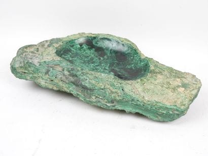 Vide-poche en malachite. H.: 6,5 L.: 33 P.:...