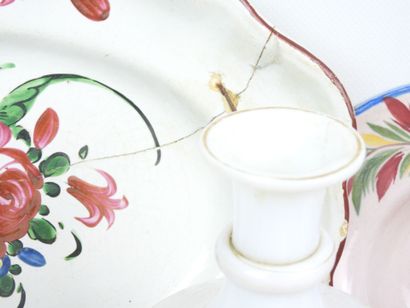 Réunion d'objets en porcelaine, faïence,...