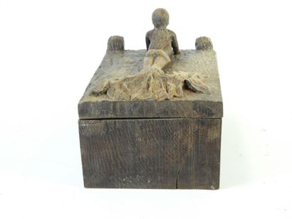 BENITIER en chêne à décor de Léda et d'un...