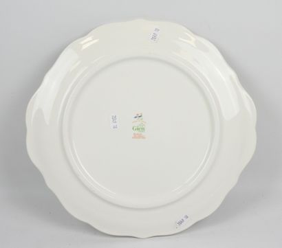 GIEN - Plat chantourné en porcelaine modèle...