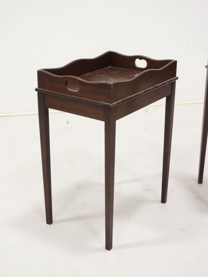 Paire de petites tables d'appoint en acajou...