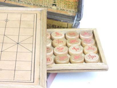 CHINE - jeu d'échecs Xiangqi dans un coffret...