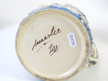 10 VERSEUSES en faïence et porcelaine polychrome...