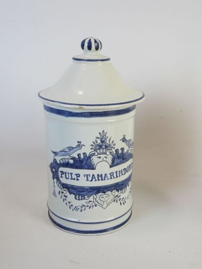 6 POTS A PHARMACIE en porcelaine et faïence...
