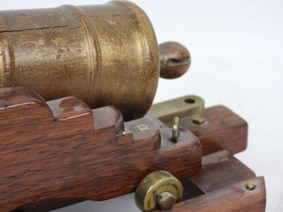 CANON miniature en bois et laiton composé...