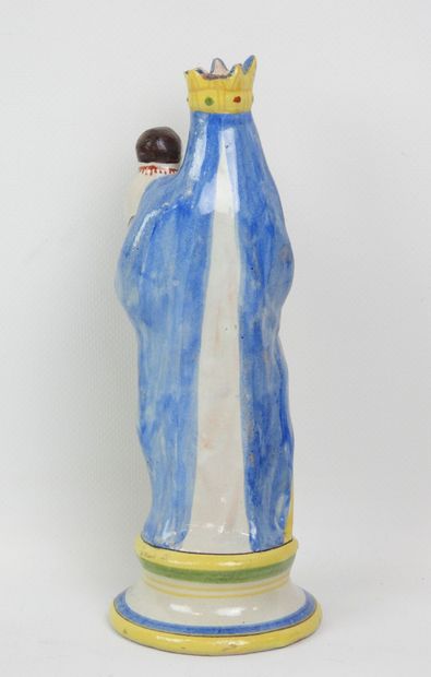 VIERGE D'ACCOUCHE en faïence polychrome....