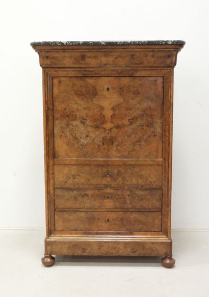 SECRETAIRE en placage de loupe de noyer ouvrant...