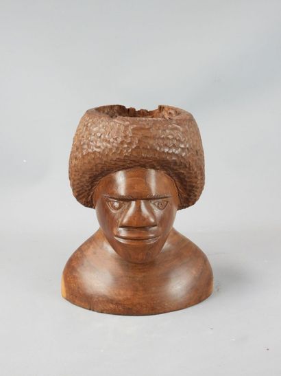 KANAK.
Buste d'homme en bois exotique, la...