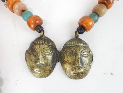 NAGA, Nagaland, Inde.
Laiton, perles, coquillage,...