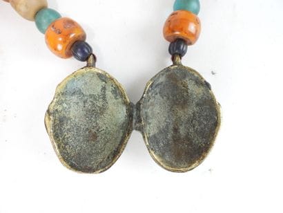 NAGA, Nagaland, Inde.
Laiton, perles, coquillage,...