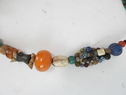 NAGA, Nagaland, Inde.
Laiton, perles, coquillage,...