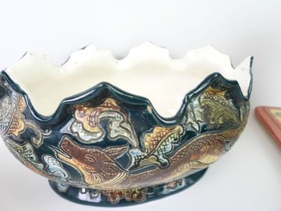 LOT en faïence polychrome comprenant une...