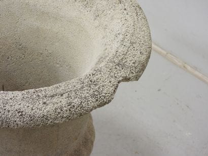 GRAND VASE DE JARDIN en pierre reconstituée,...