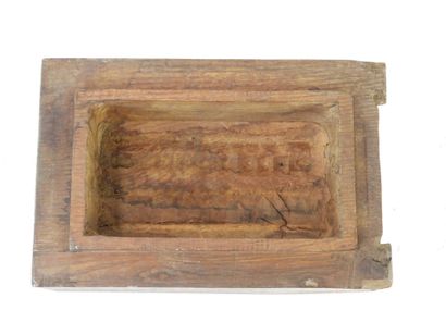 BENITIER en chêne à décor de Léda et d'un...
