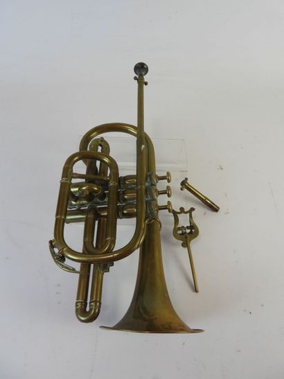 BEUSCHER : Trompette à 3 pistons en laiton....