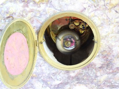 GARNITURE DE CHEMINEE en marbre violet, bronze...