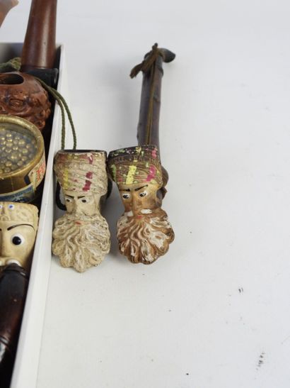 1 CARTON DE PIPES ET DE BOITES A TABAC en...