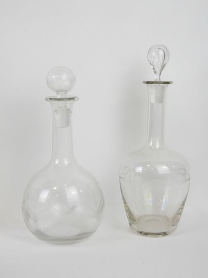Ensemble de verrerie comprenant carafes,...