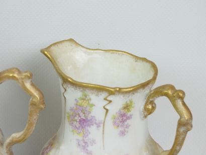 LIMOGES - Partie de service à thé en porcelaine...