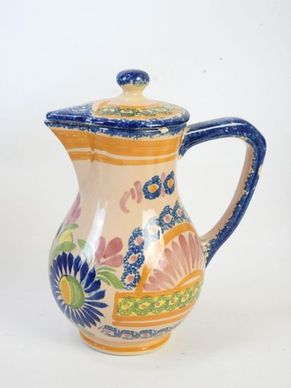 10 VERSEUSES en faïence et porcelaine polychrome...