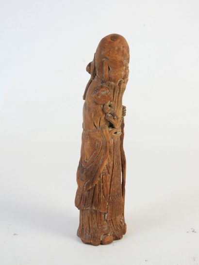 CHINE : Sage sculpté en bois. H. : 23 cm....