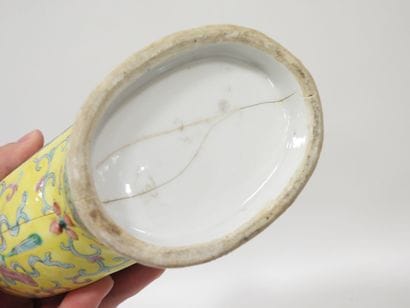 CHINE - Vase gourde en porcelaine à décor...
