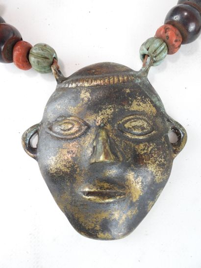 NAGA, Nagaland, Inde.
Laiton, perles, coquillage,...