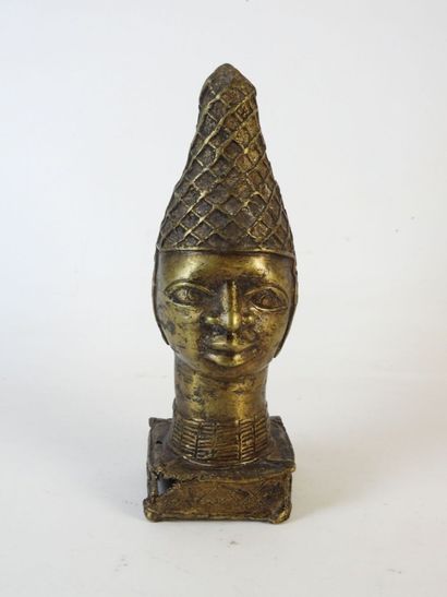 BENIN. Tête de la reine Ifé en bronze. H....