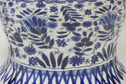 DELFT - Pot couvert en faïence à décor en...
