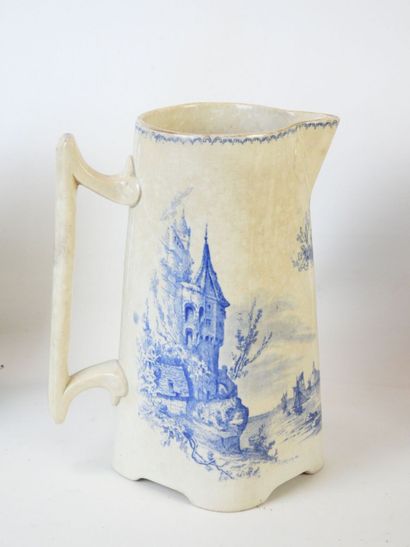 10 VERSEUSES en faïence et porcelaine polychrome...