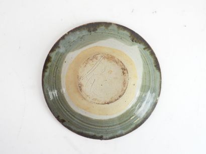 COUPE et une COUPELLE sur piédouche en grès...