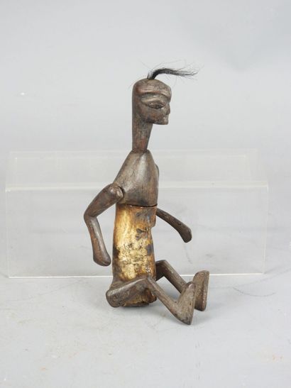LOMBOK, Indonésie.
Deux statuettes en os...