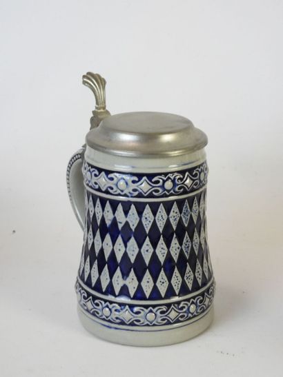 15 CHOPES DE BIERE en grès, en faïence, étain...