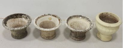 GODRON - Quatre vases de jardin en pierre...