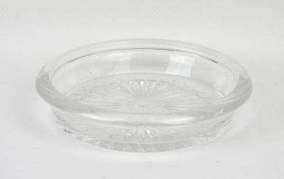 BACCARAT. Dessous de carafe en cristal pressé...