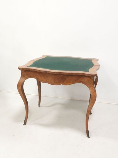 Table à jeux de style Louis XV en bois de...