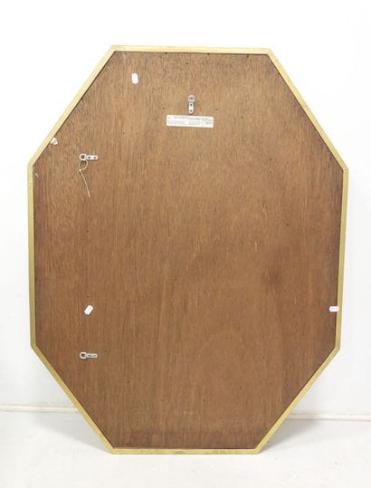 Miroir octogonal à parecloses en bois doré....
